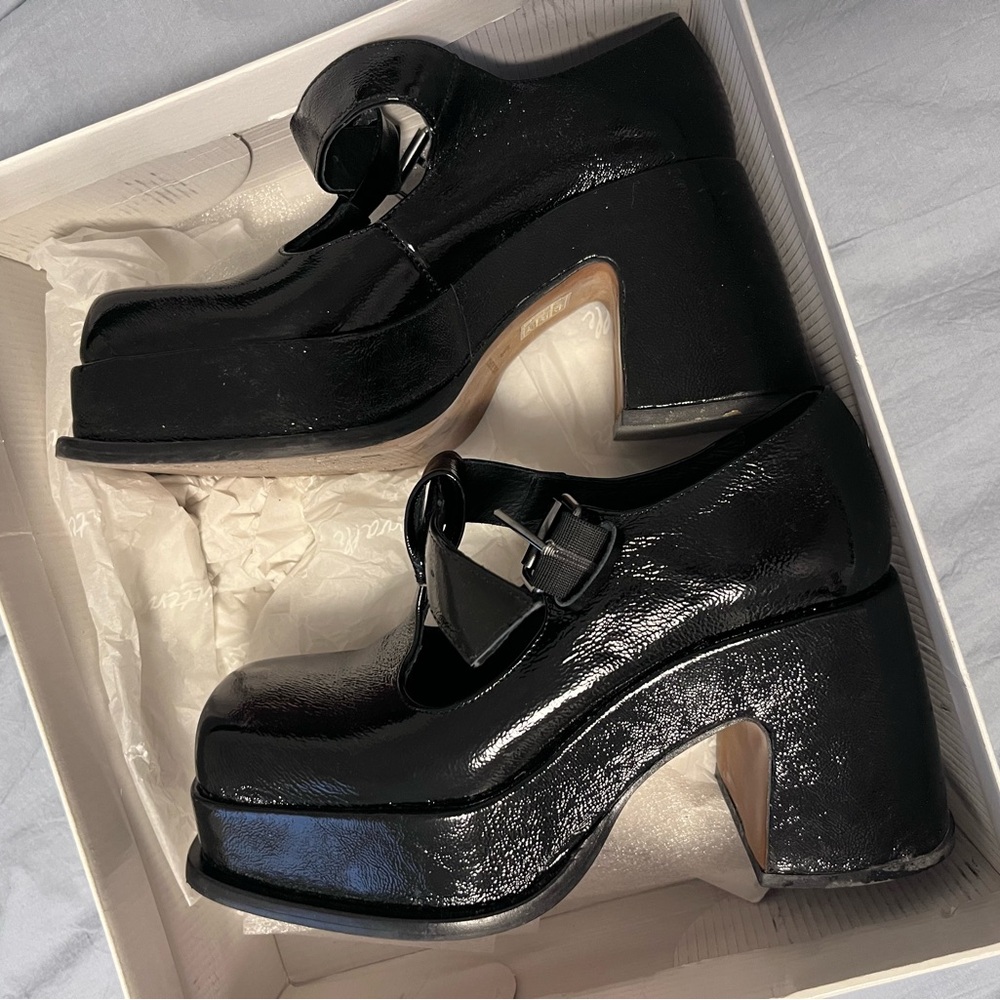 L'INTERVALLE Glossy Black Heels - Picture 3 of 6